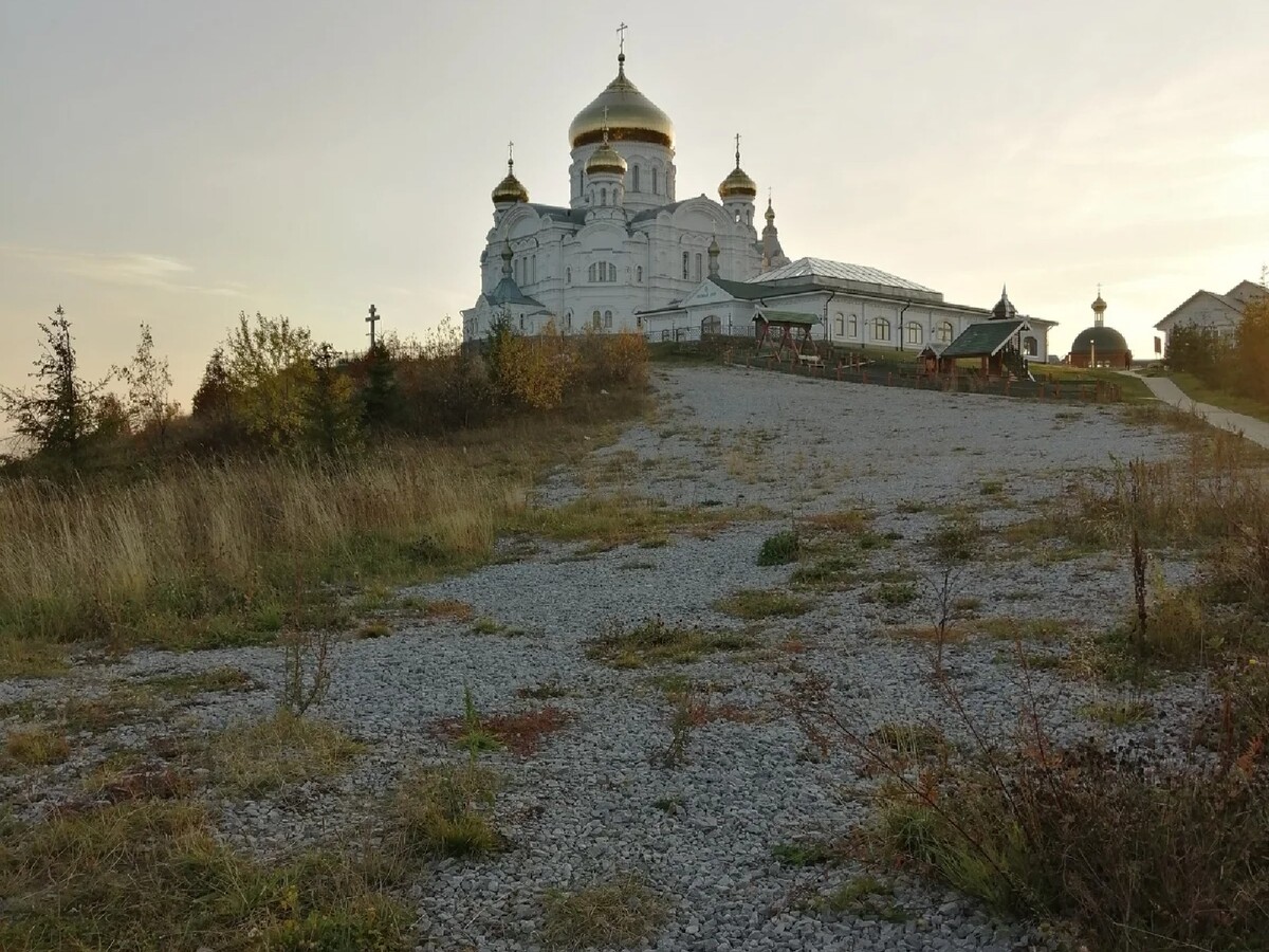 Иваном Махиным Белогорский монастырь