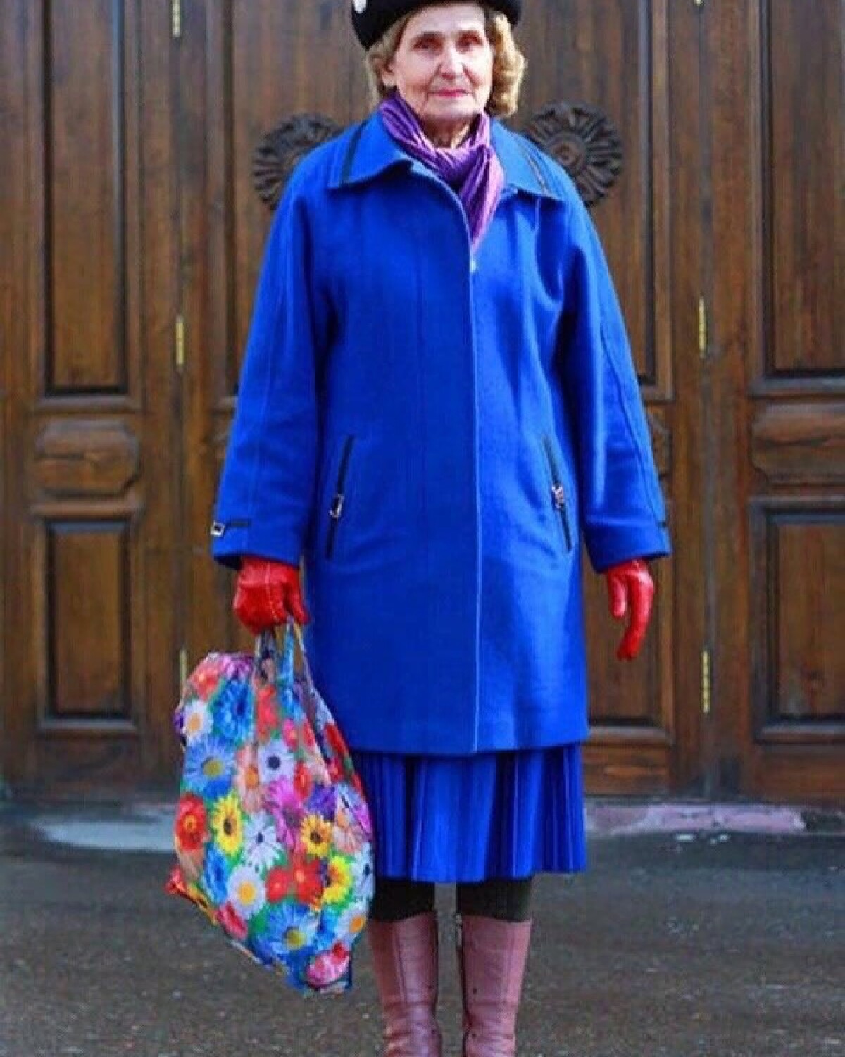 Нейлон бабушка. Модная одежда для бабушек. Бабушка в пальто. Наряд бабушки. Пальто для пожилых женщин.
