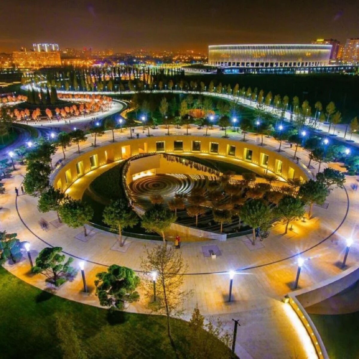 Парк Галицкого в Краснодаре ночью