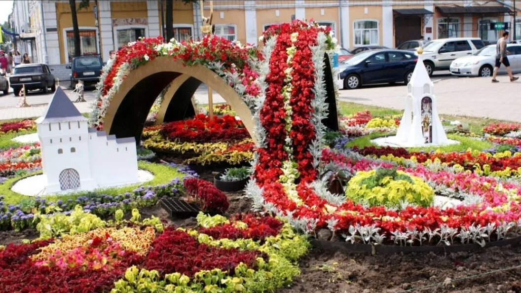 Озеленение клумб в городе