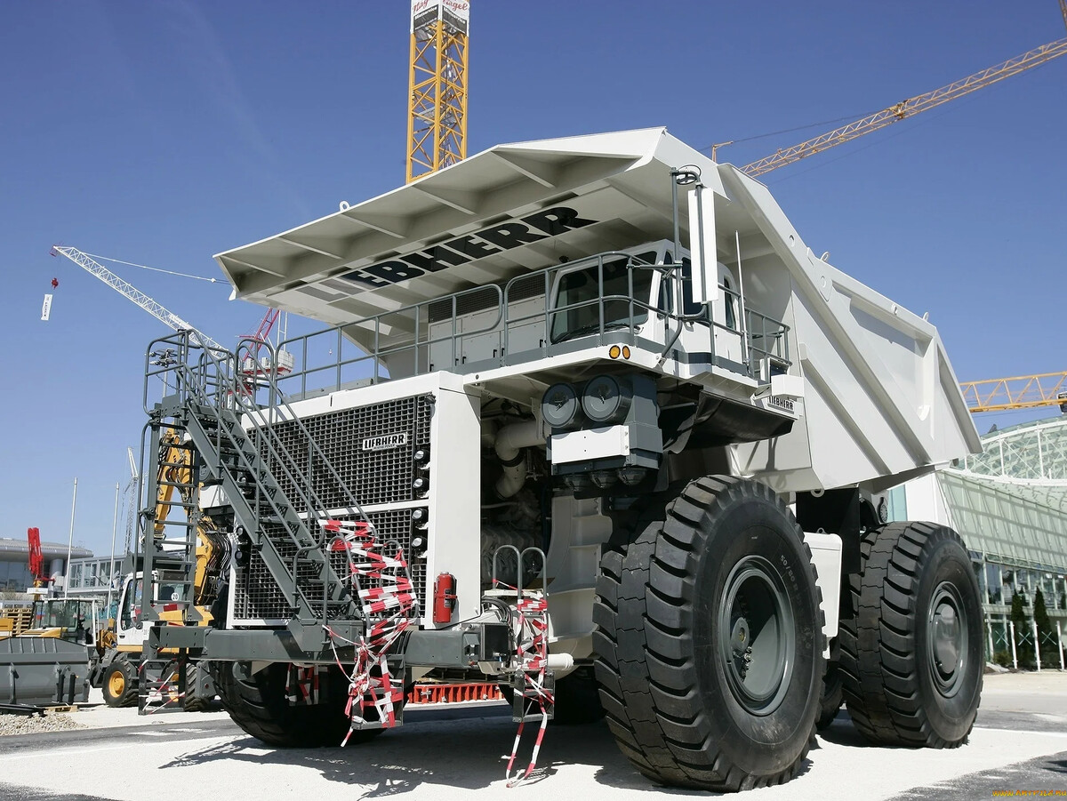 Машины большие дорожные. Liebherr t282b. Самосвал Либхер 282. Liebherr 282b. Liebherr карьерный самосвал.