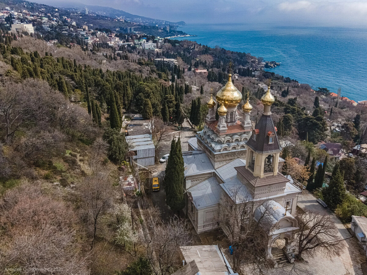 Храм Архангела Михаила в Алупке