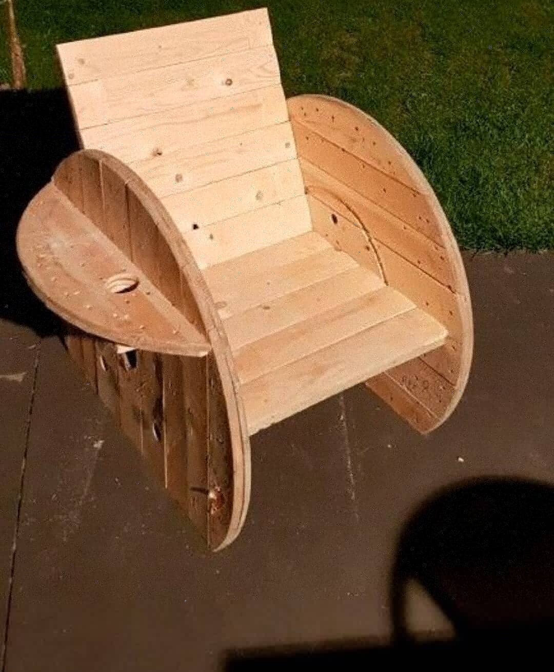 Кресло из катушки для кабеля