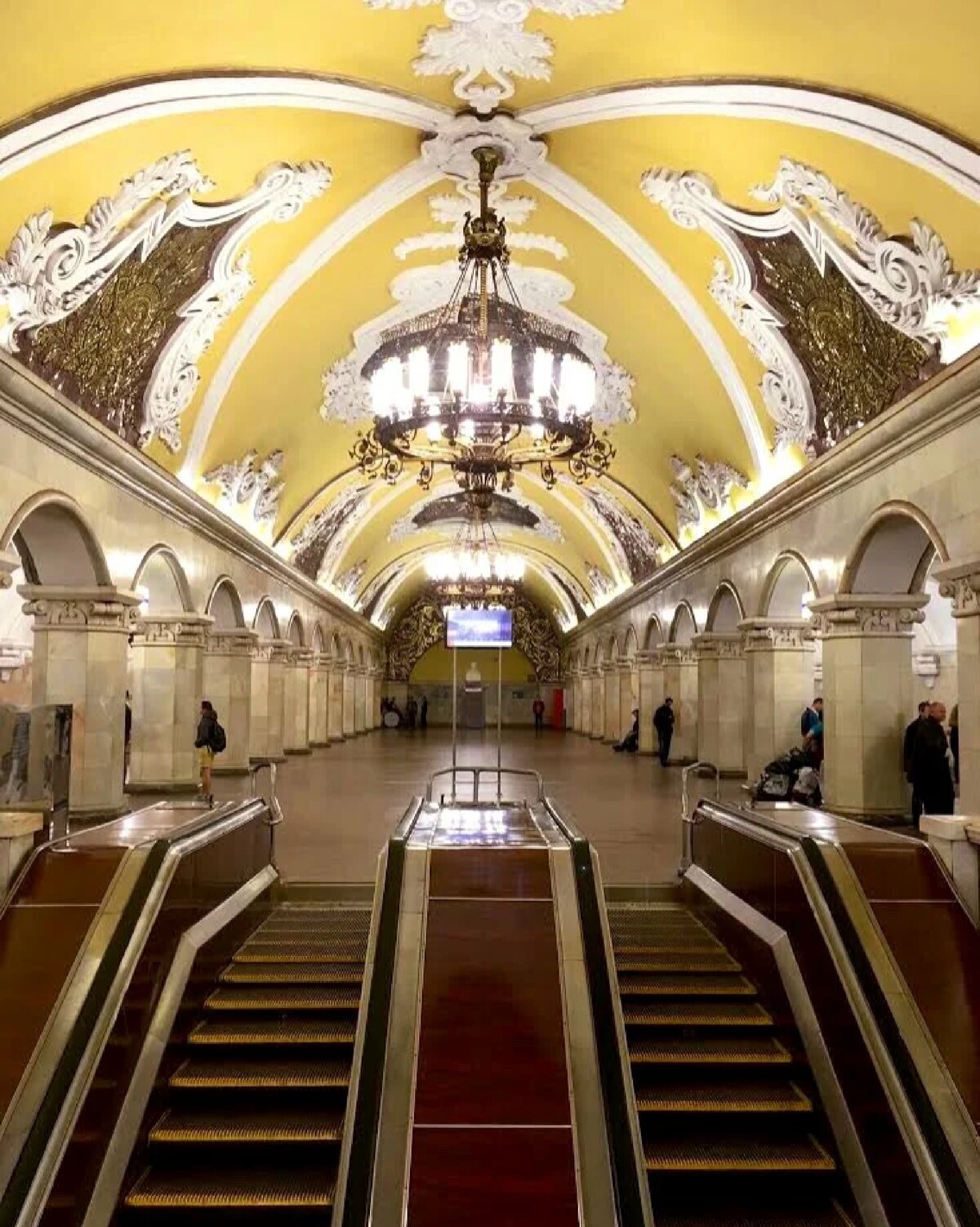 Самые красивые станции метро в москве список с фото