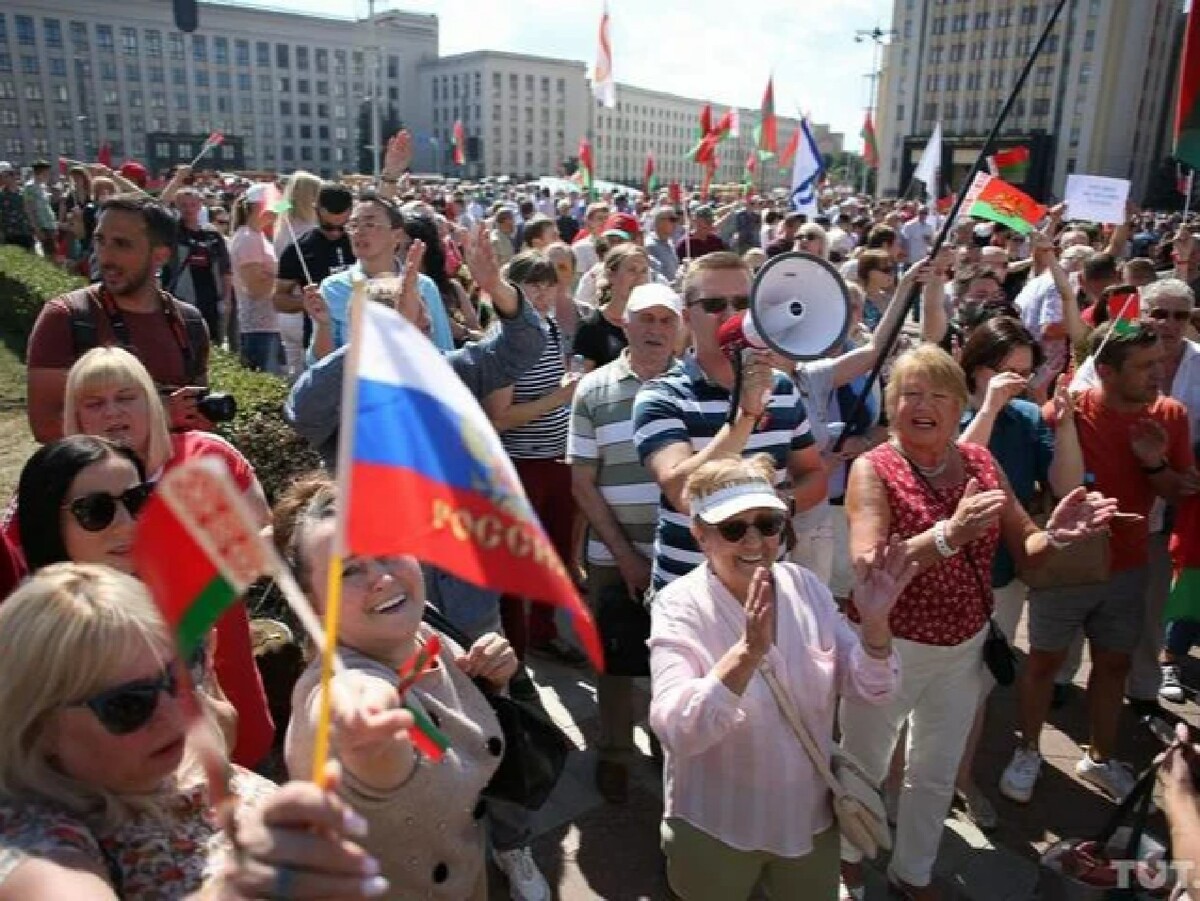 Независимые новости беларуси сегодня. Митинг в Минске 16 августа 2020. Митинги в Беларуси 2020 против Лукашенко. Митинг за Лукашенко 2020. Протесты в Беларуси 2020 за Лукашенко.