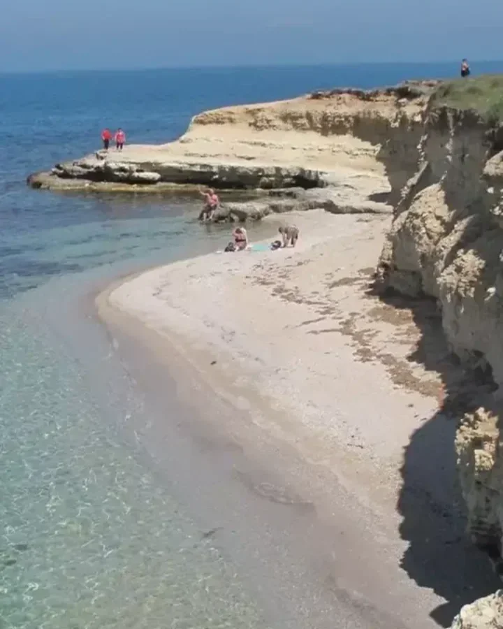 Крым черноморский межводное. Посёлок Межводное Крым. Западный берег Крыма Межводное. Село Межводное Крым пляжи. Поселок Межводное Черноморский район.