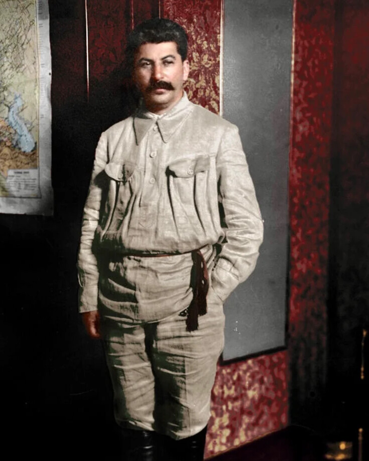 Сталин в костюме