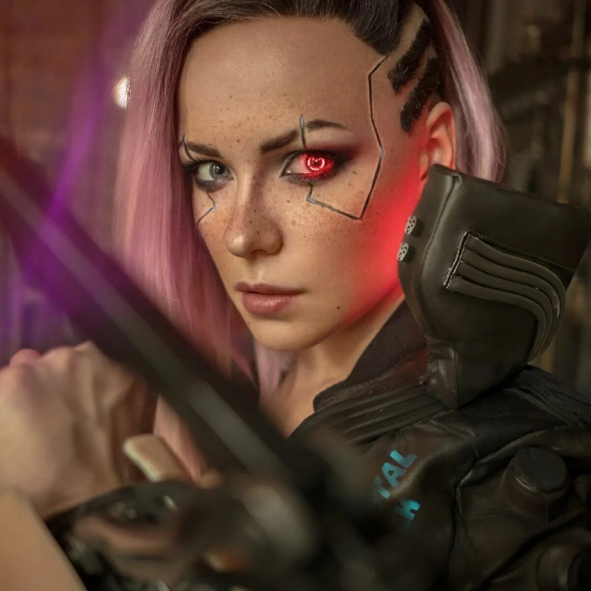 Cyberpunk 2.0 mod. Cyberpunk 2077 Джеки. Cyberpunk 2077 Винсент Валери. Cyberpunk 2077 девушка Джеки. Косплей киберпанк 2077 Джеки.