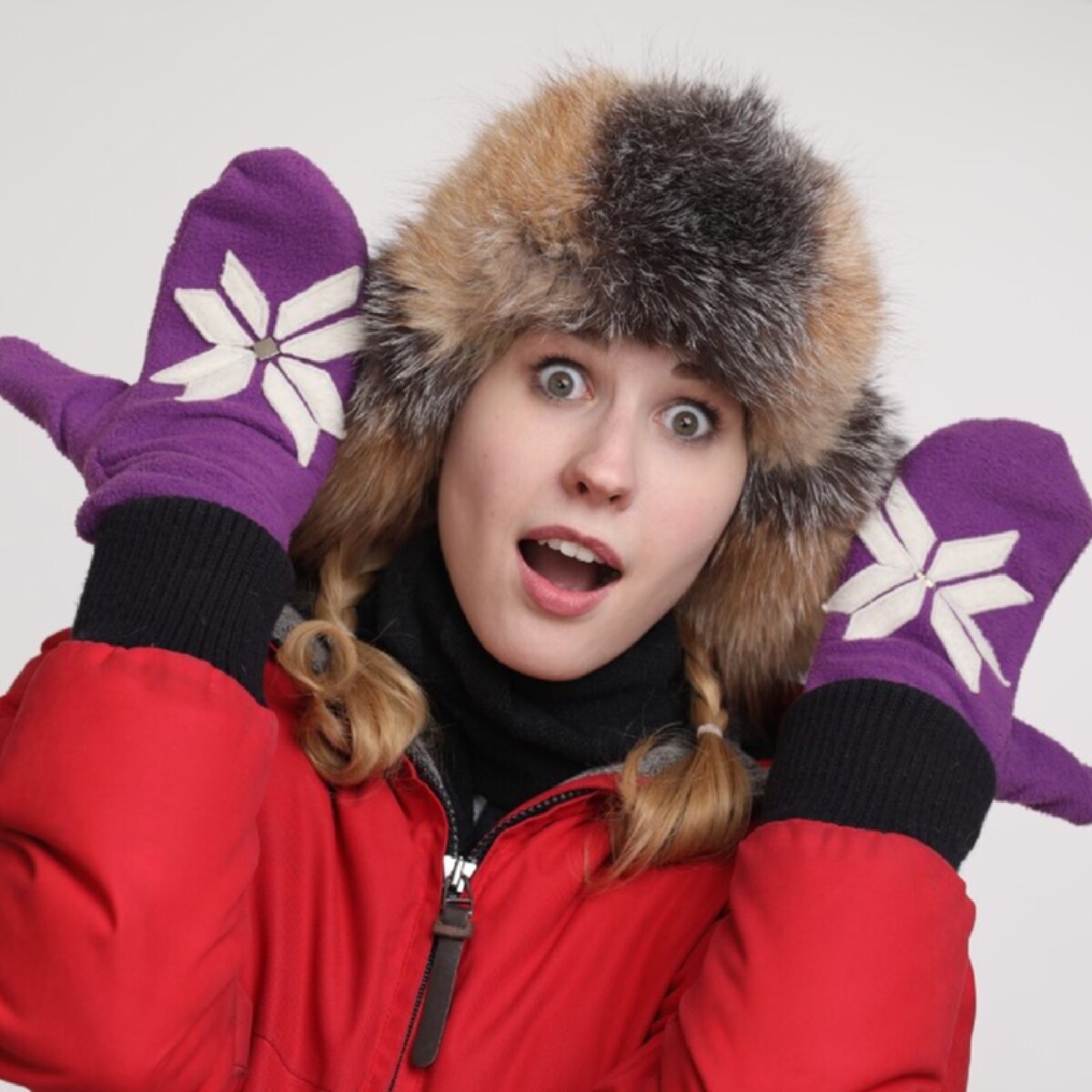 С новым годом мультик. Out cold 2001. Включи отмороженное 10. Замёрзшие фильм 2010 актёры. Первая стадия обморожения руки.