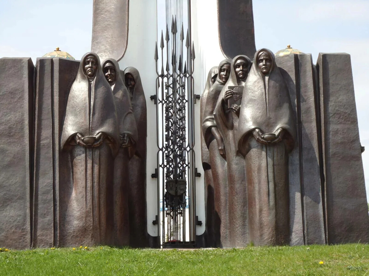 Памятник афганцам в Минске на острове слез