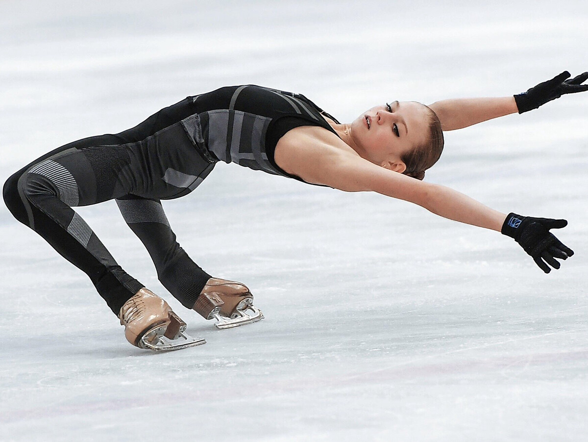 Спорт трусова. Александра Трусова фигуристка. Елена Масленникова фигурное катание. Трусова Аксель. Елена Масленникова хореограф.