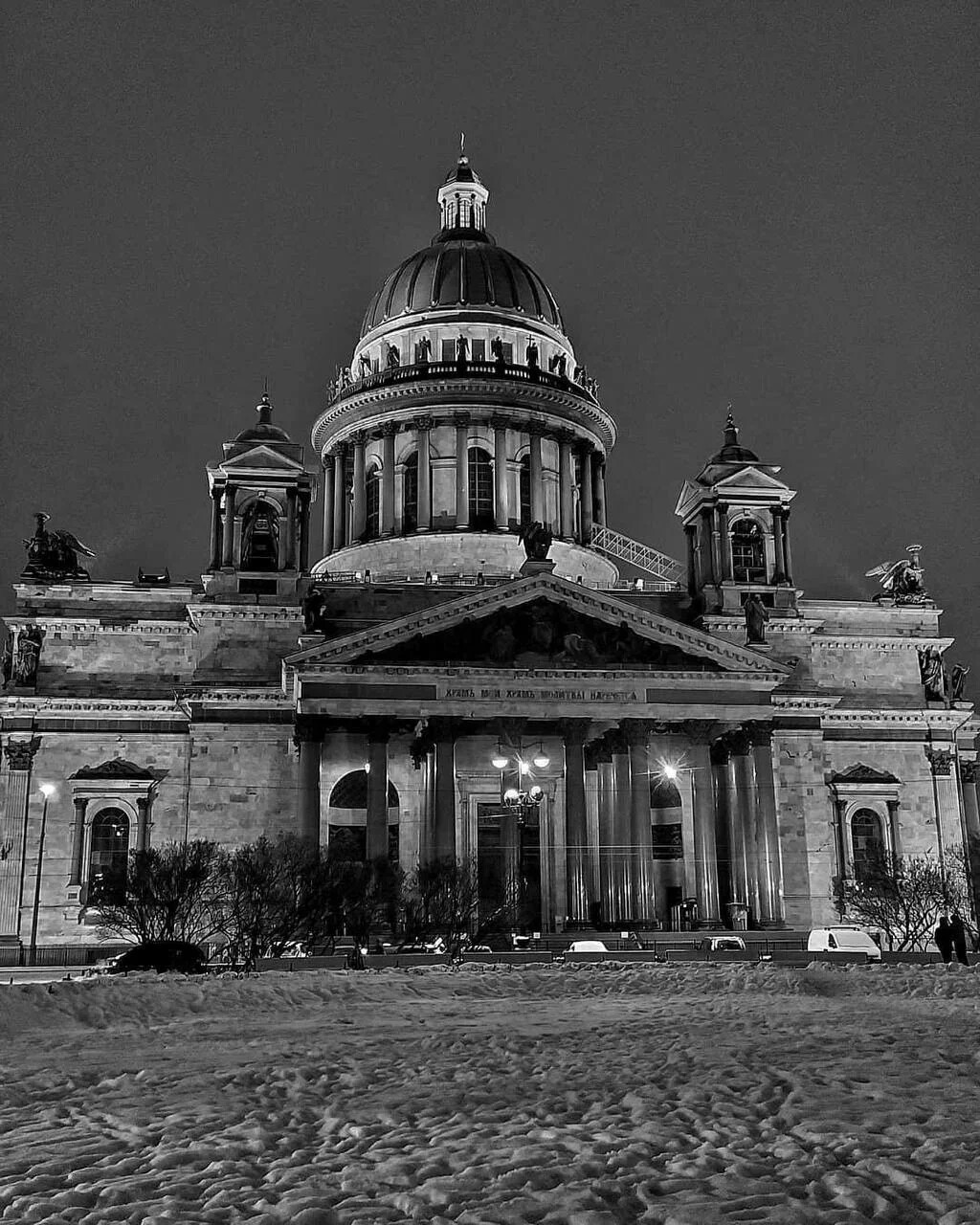 Унылый санкт петербург. Белый петербург москва. Белые ночи в питере фонтан. Белый петербург москва. Белые ночи в питере.