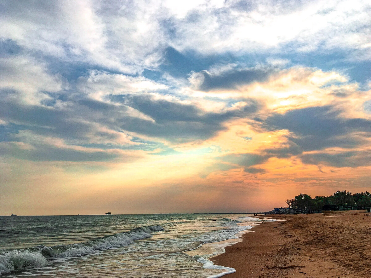 Песни звуки море. Прибой Азовское море. Морской Бриз Азовское море. Рассвет на Азовском море Голубицкая. Голубицкая море волны.