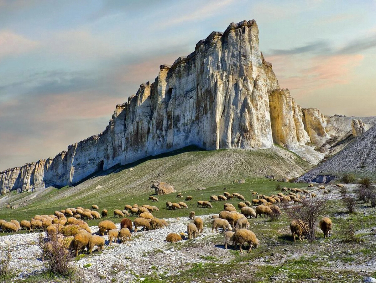 Белая скала в крыму фото