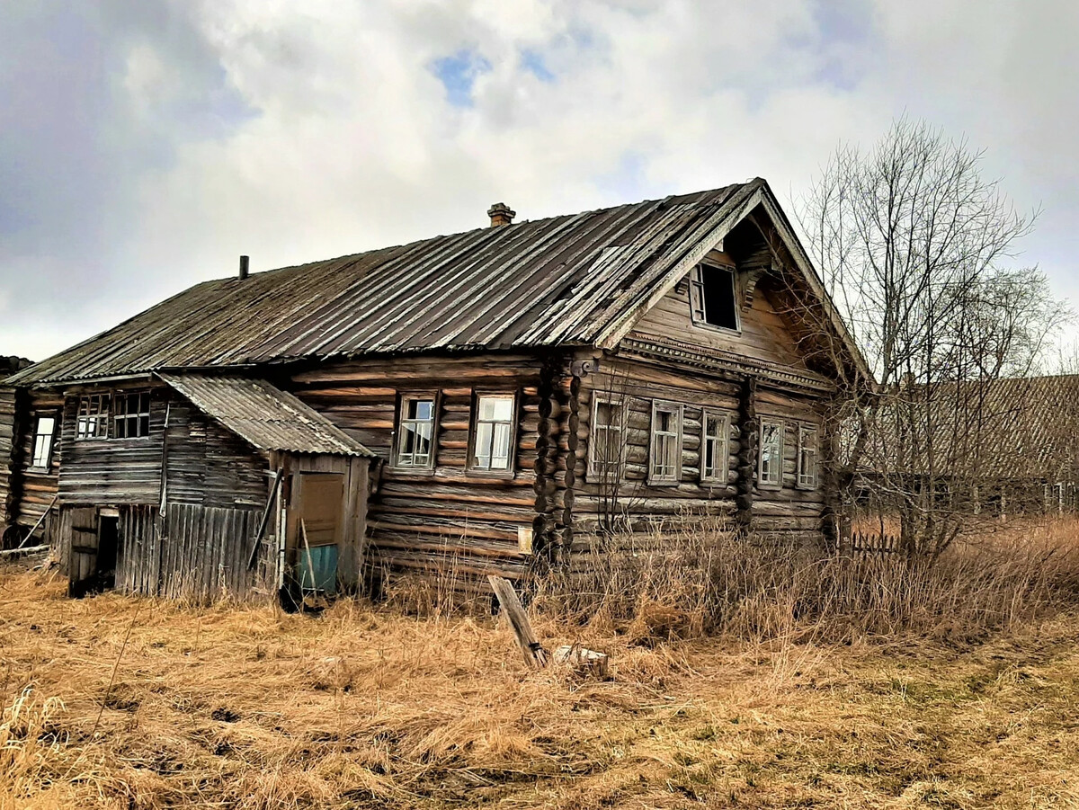 Дом хруст. Гусь-хрустальный мужское училище. Дом трещит. Дизайнерские решения интерьера в доме из бруса. Сухарики дом крутон.