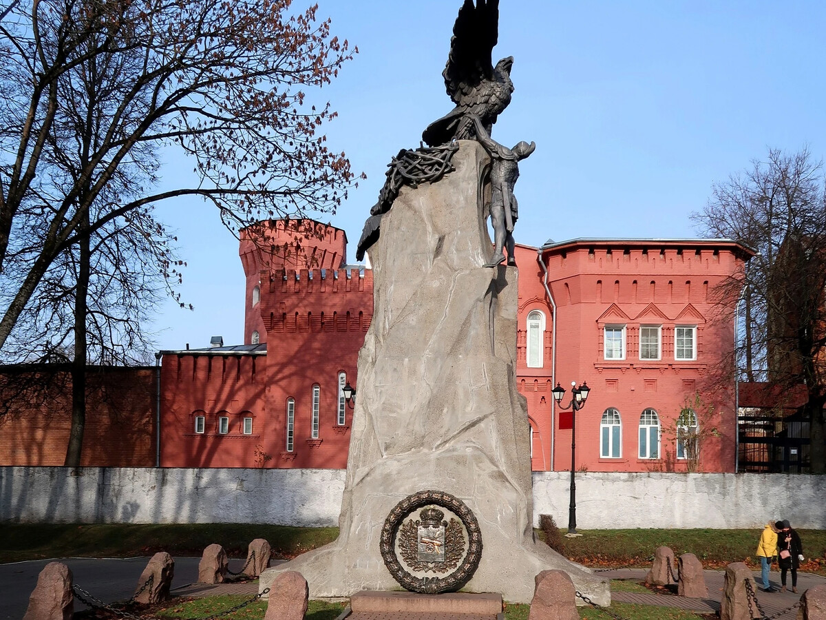 Смоленск памятник 1812
