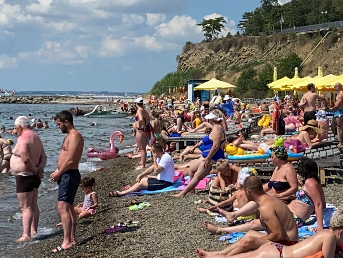 Вода в анапе на 14. Пляж малая бухта Анапа. Пляж Анапа 2021. Анапа 14 июня. Пляж малая бухта Анапа веб камера.