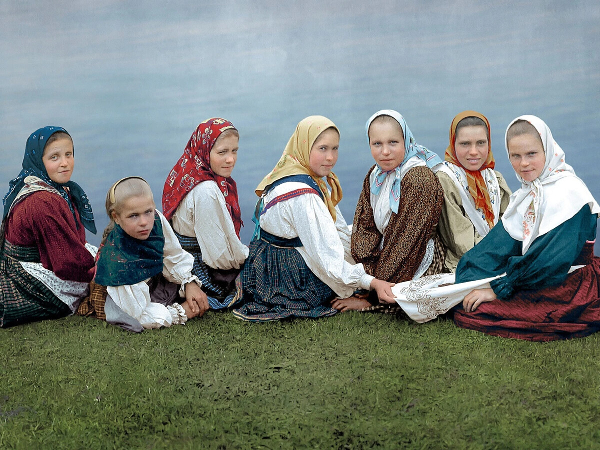 Русские в платках старые