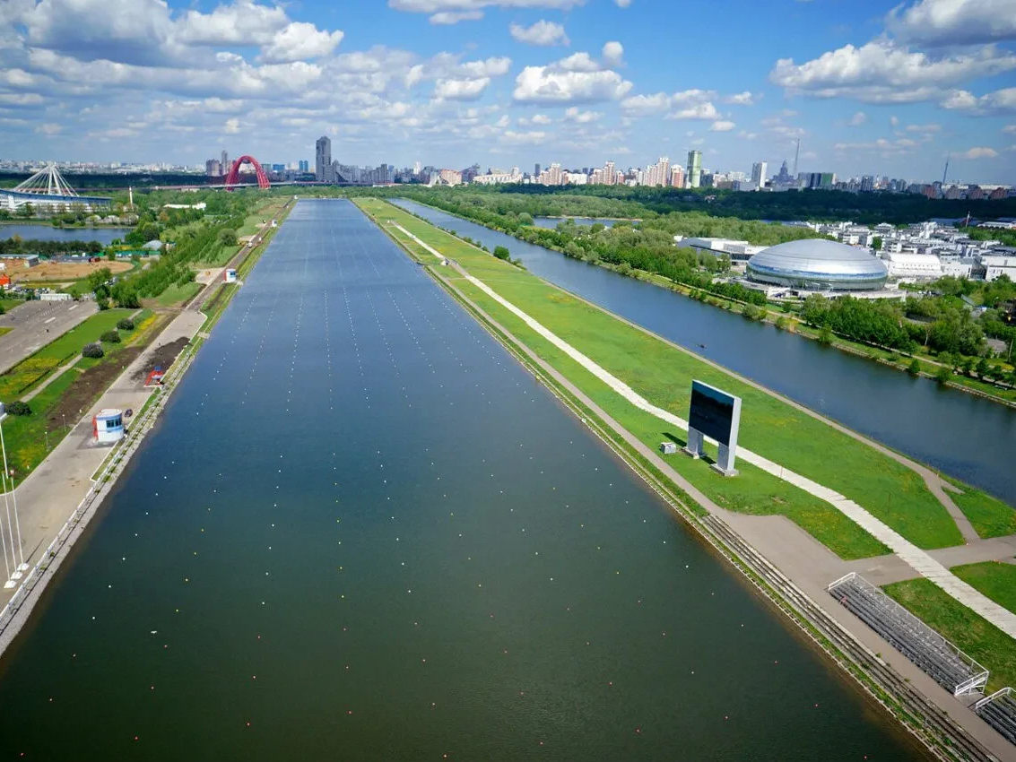 Гребной канал Крылатское. Гребной канал Крылатское гребля. Парк Крылатские холмы гребной канал. Гребной канал мост Крылатское, Москва.