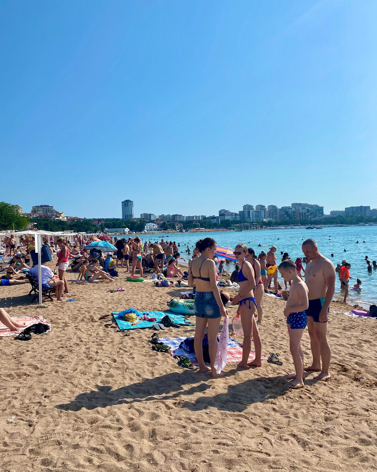пляж нева геленджик