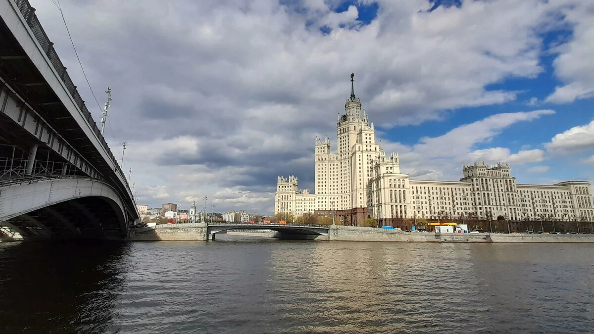 котельническая набережная д1/15 корпус а. сталинские высотки дом на котельнической набережной. котельническая набережная 1/15 к б. знаменитости на котельнической набережной. мемориальная доска улановой на котельнической.