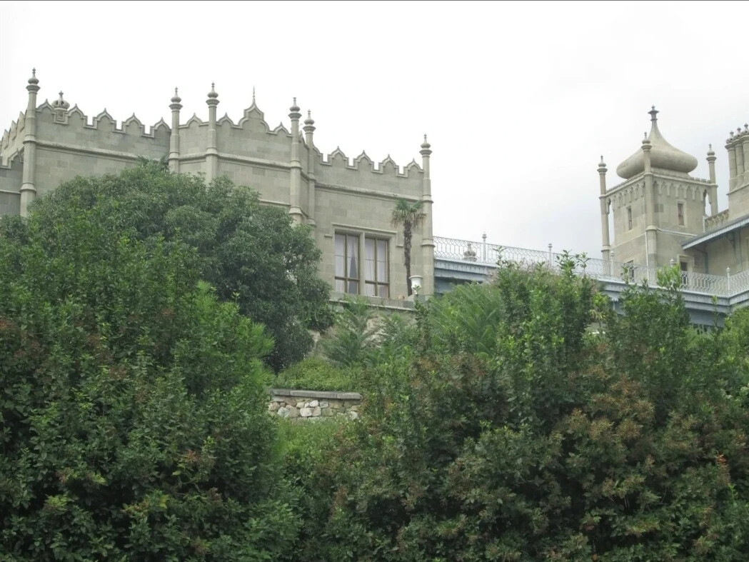 Крым Алупкинский дворец экскурсанты