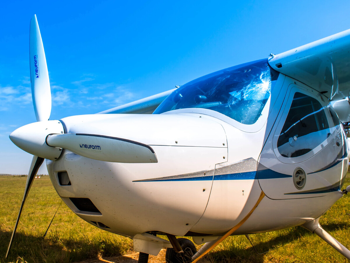 самый большой самолёт в россии. Tuifly 767. Dassault falcon 2000lx. Bd-700-1a10. Bombardier global 6000 белый на белом фоне.