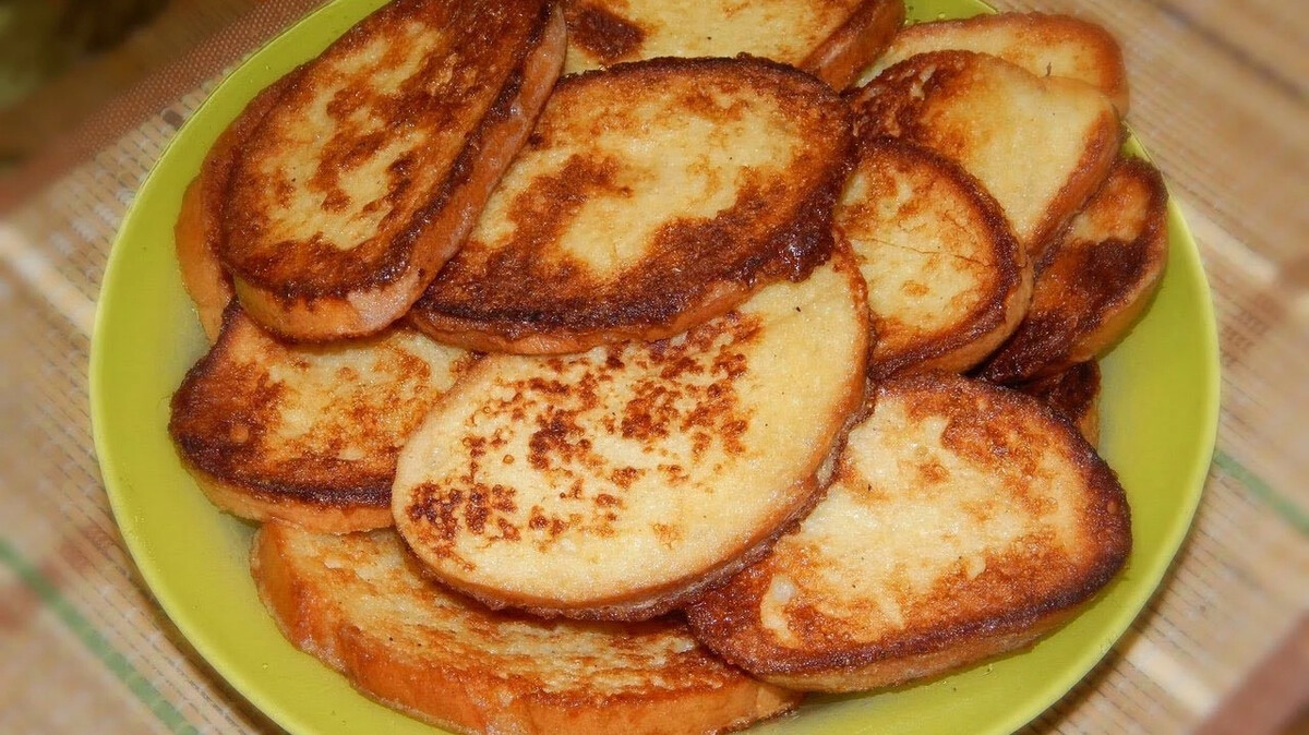 Гренки с яйцом и сахаром рецепт. Гренки несладкие. Гренки сладкие. Гренки с яйцом и молоком на сковороде соленые. Гренки с яйцом.