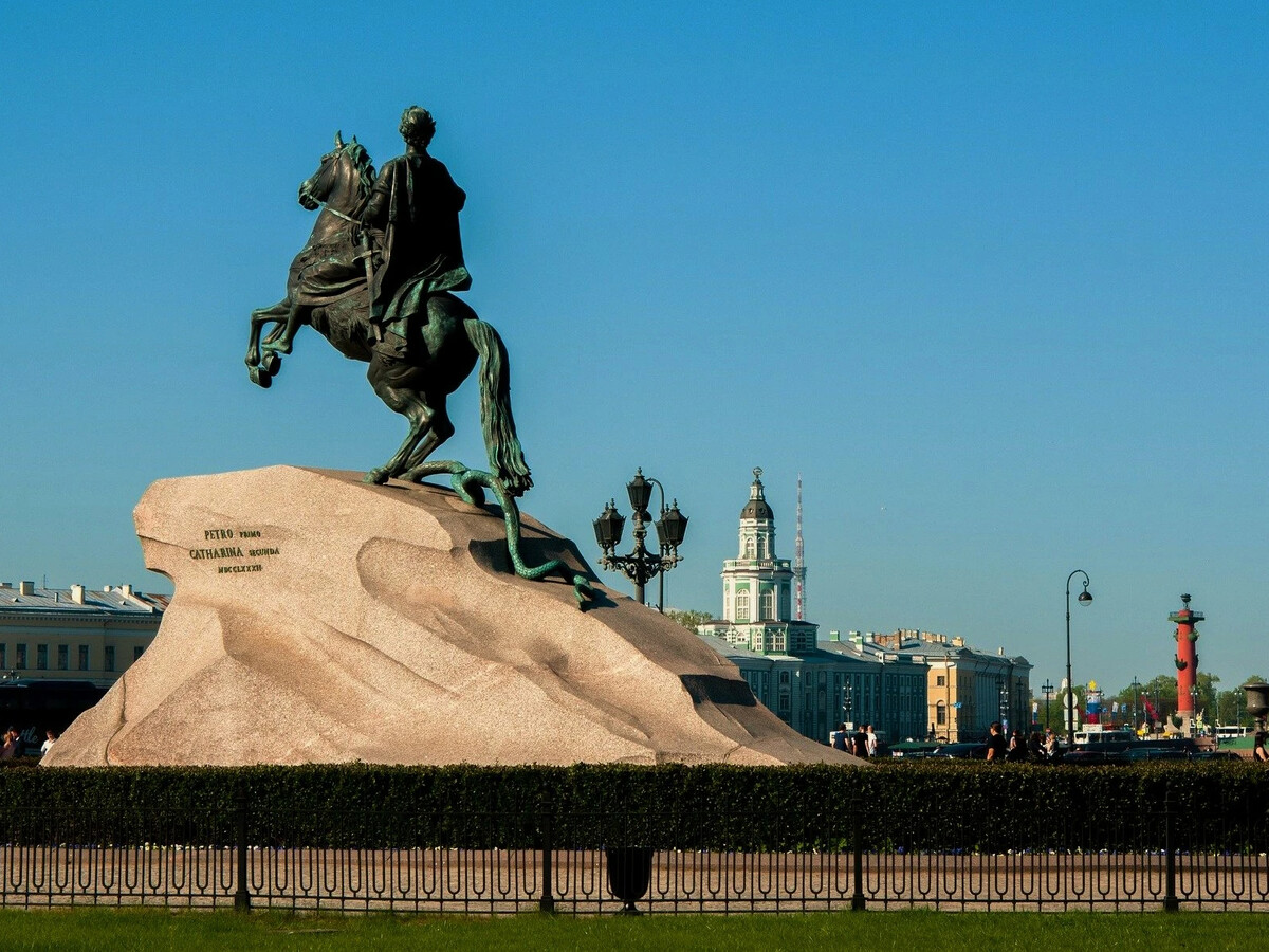 памятник петру первому на сенатской площади