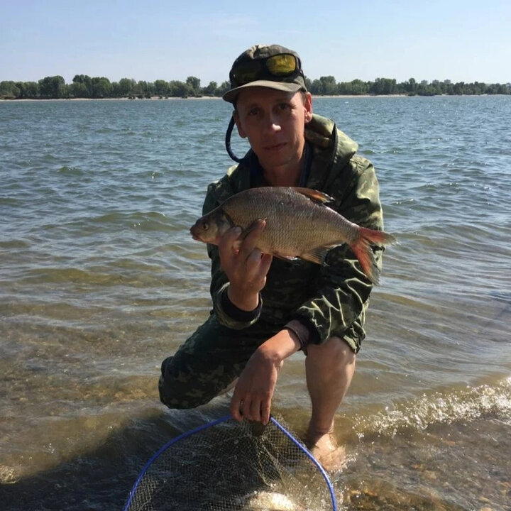 Рыбалка обь новосибирск. Рыбалка на оби. Девушка с щукой. Рыбалка обь новосибирск. Рыбалка на родине.