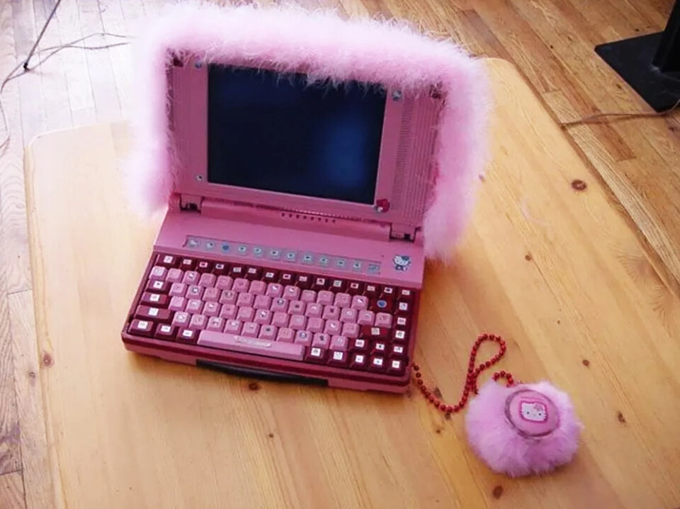 Розовый экран ноутбука. Розовый компьютер. Розовый ноутбук для девочек. Гламурный ноутбук. Игрушечный ноутбук розовый.