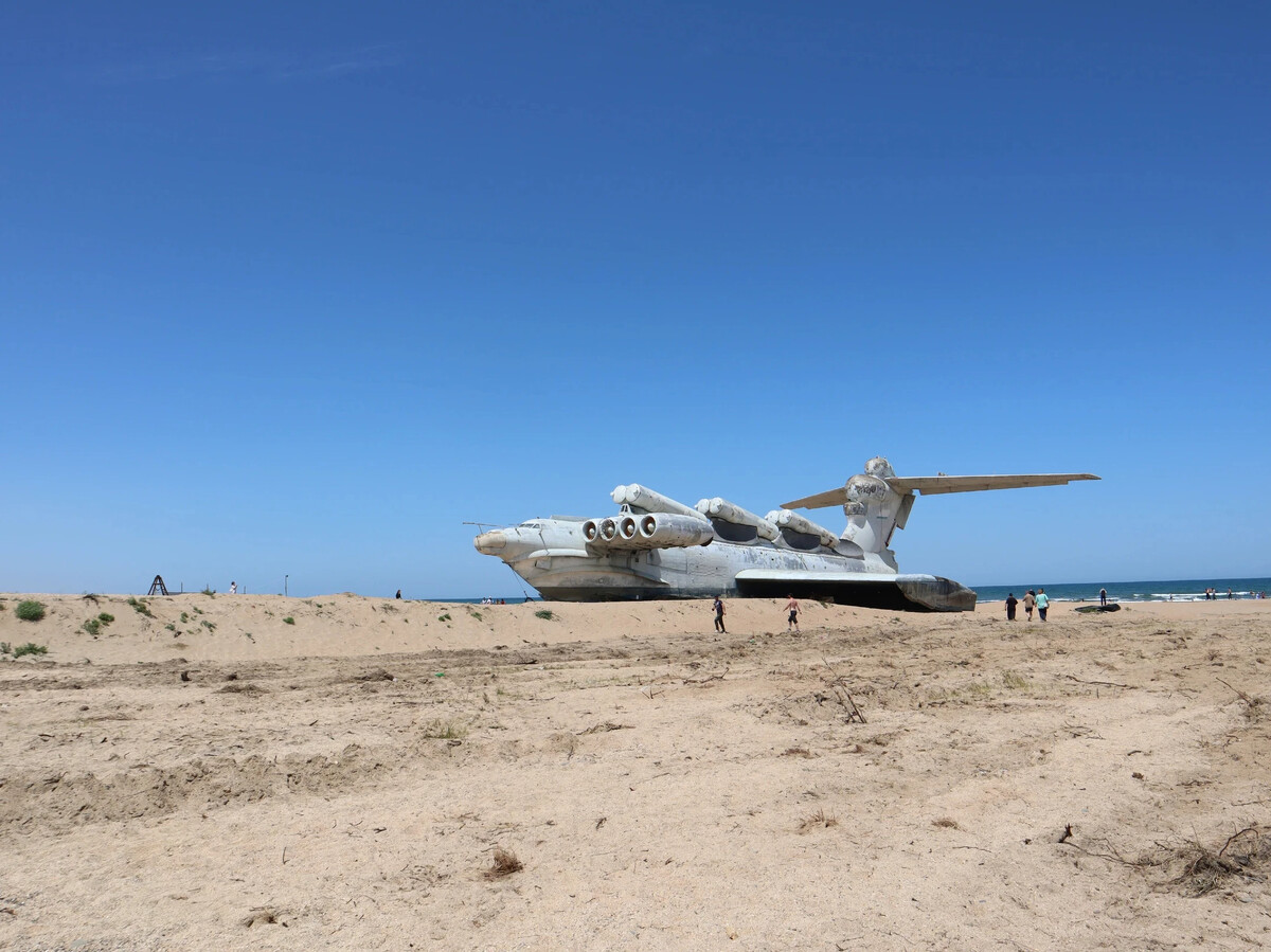 Самолет в дербенте на море. Самолёт Лунь Дербент. Лунь экраноплан в Дербенте. Экраноплан Лунь Дербент 2022. Каспийское море Лунь.