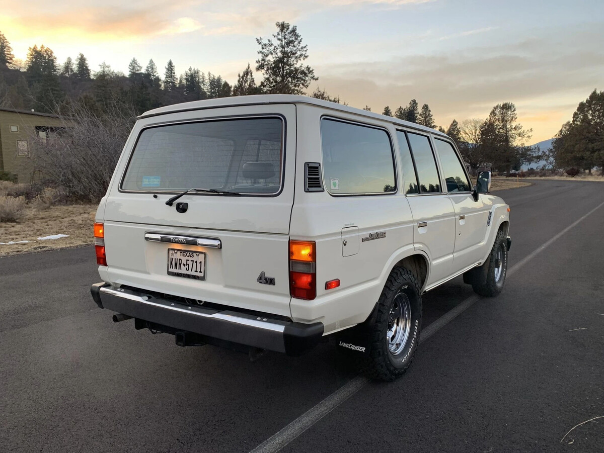 Toyota Land Cruiser fj62