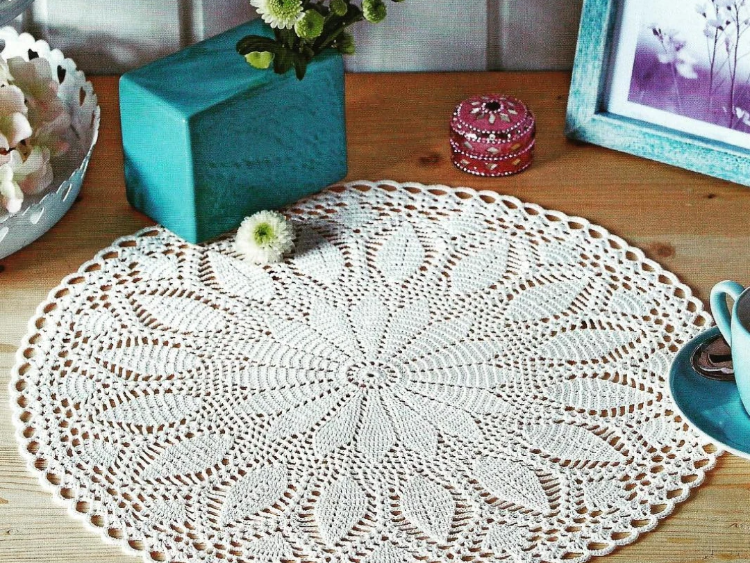 Вязание салфетки крючком пошагово. Салфетки крючком. Салфетка под вазочкой. Салфетки крючком со схемами. Вязание салфетки крючком пошагово.