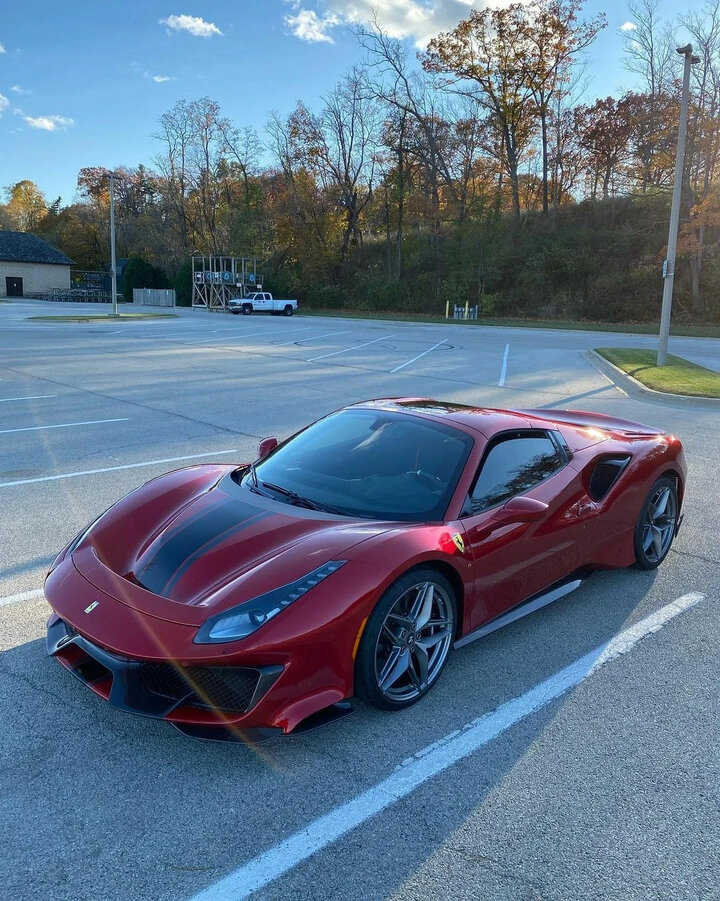 Ferrari 488 GTB белая