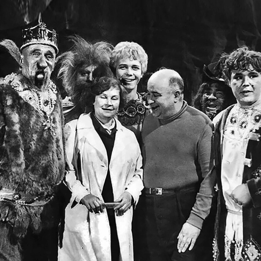 Варвара александровна попова актриса. Советские варвары. Конструктивизм в одежде варвара степанова. Алексей катышев с женой. Варвара-краса, длинная коса (1969).