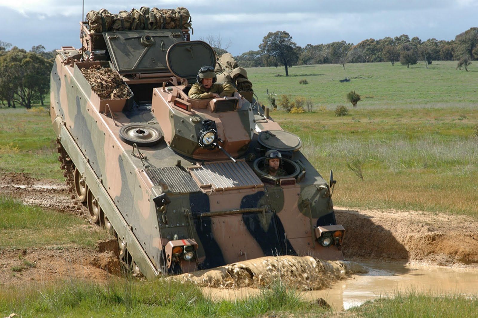 М 113. M113 бронетранспортёр. M113 APC. M113 бронетранспортёр бронетехника США. М113 Брэдли.